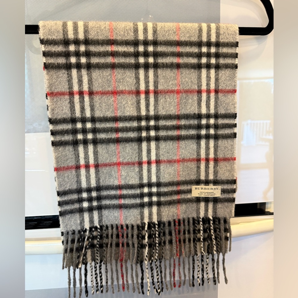 Burberry cashmere scarf, authentic, vintage, excellent condition